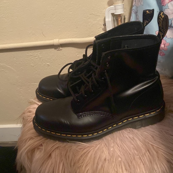 Dr. Marten Women’s 11 Men’s 9 1460 Black Boots - Picture 3 of 4